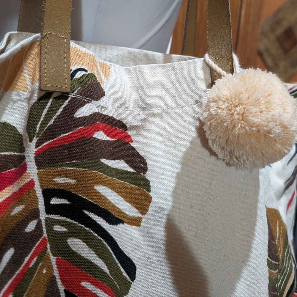 Eccolo canvas and leather tropical‎ palm leaves print beach tote pompom accent